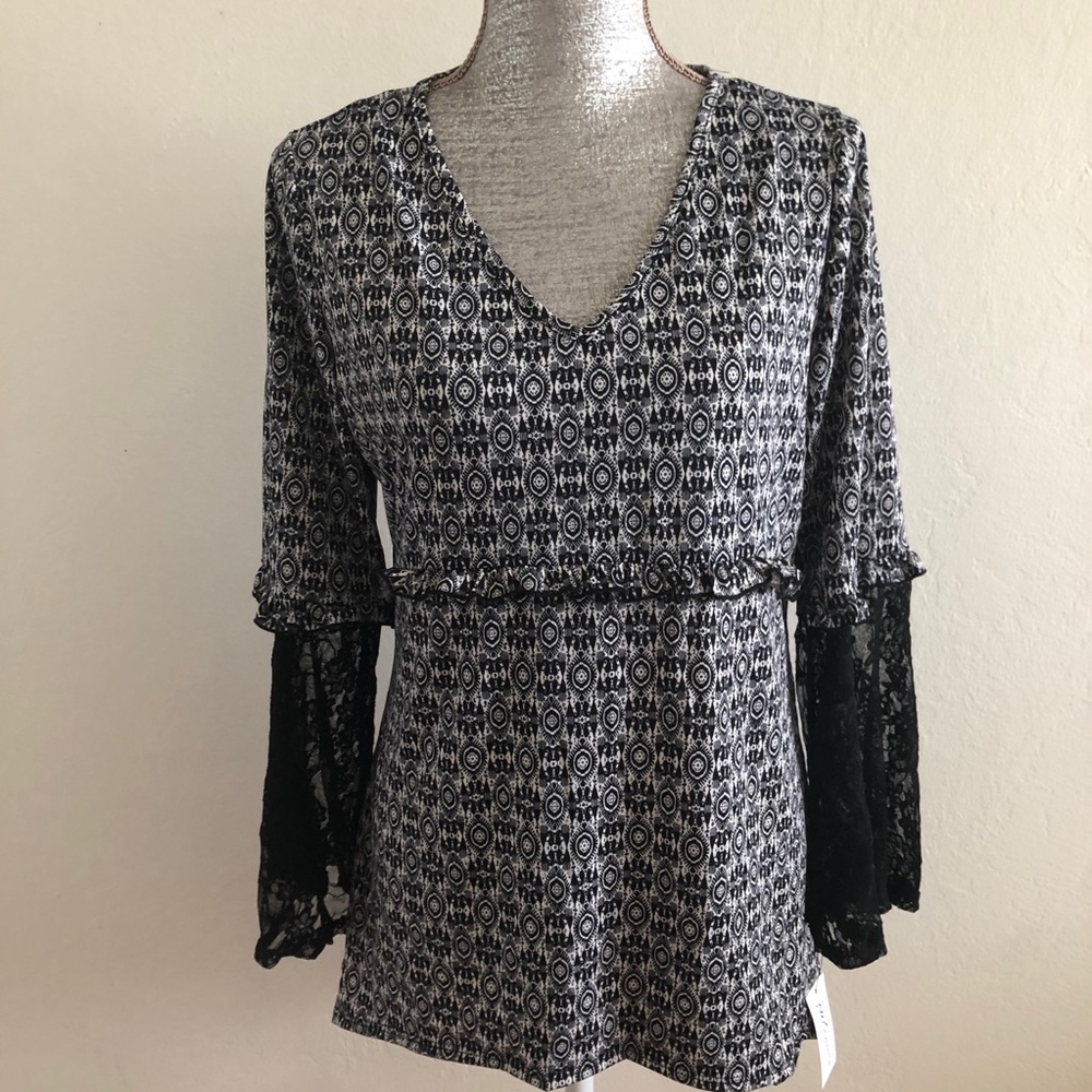 NY Collection V neck Long Sleeves Laced Blouse